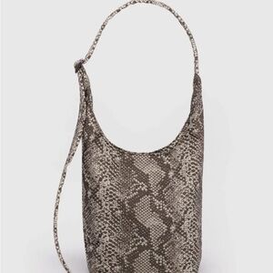 BAGGU: Snakeskin Small Sling Bag🐍